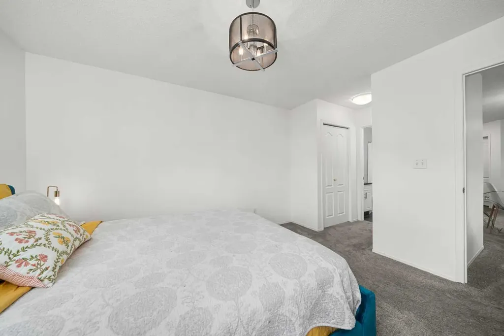 20 Sierra Morena Mews SW Calgary AB T3H 3K6