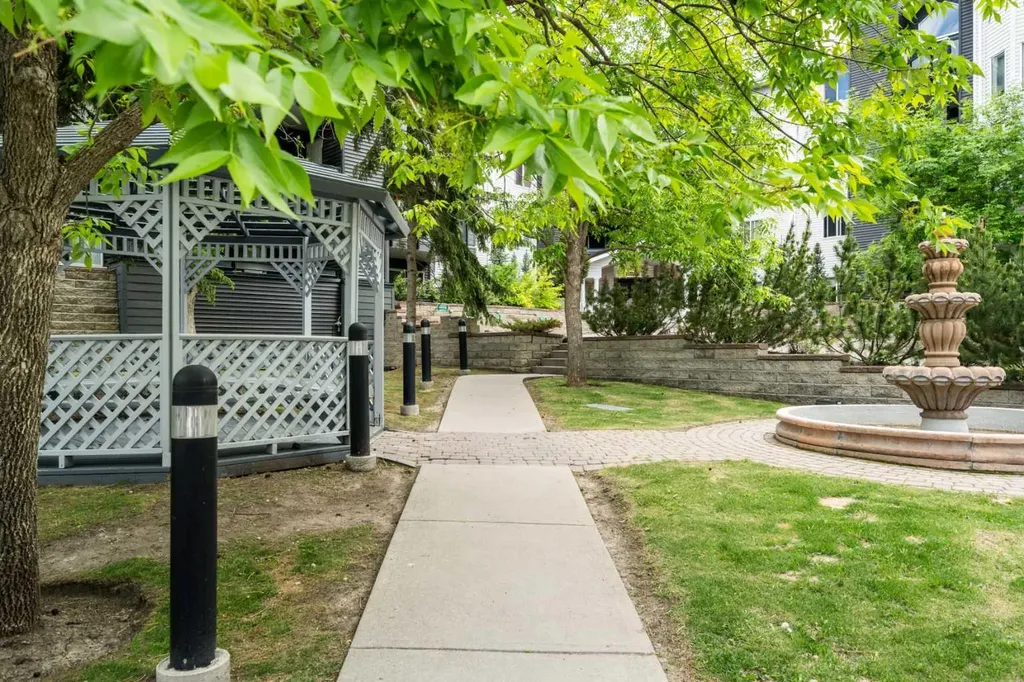 20 Sierra Morena Mews SW Calgary AB T3H 3K6