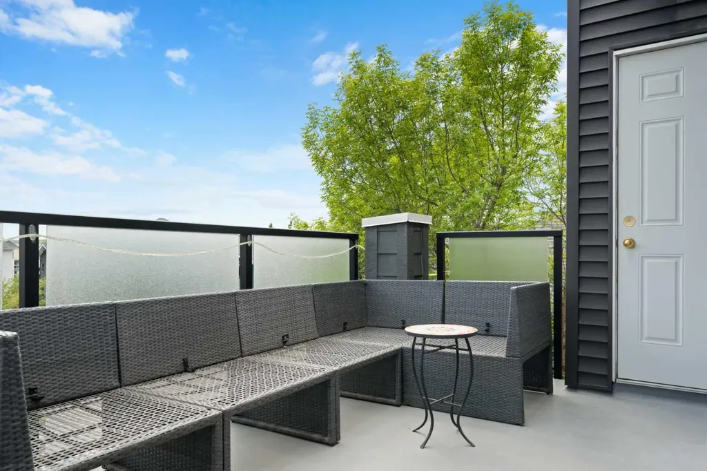 20 Sierra Morena Mews SW Calgary AB T3H 3K6