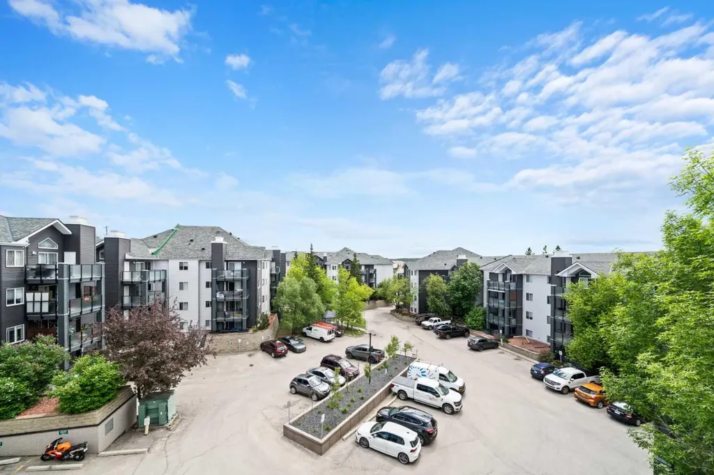 20 Sierra Morena Mews SW Calgary AB T3H 3K6