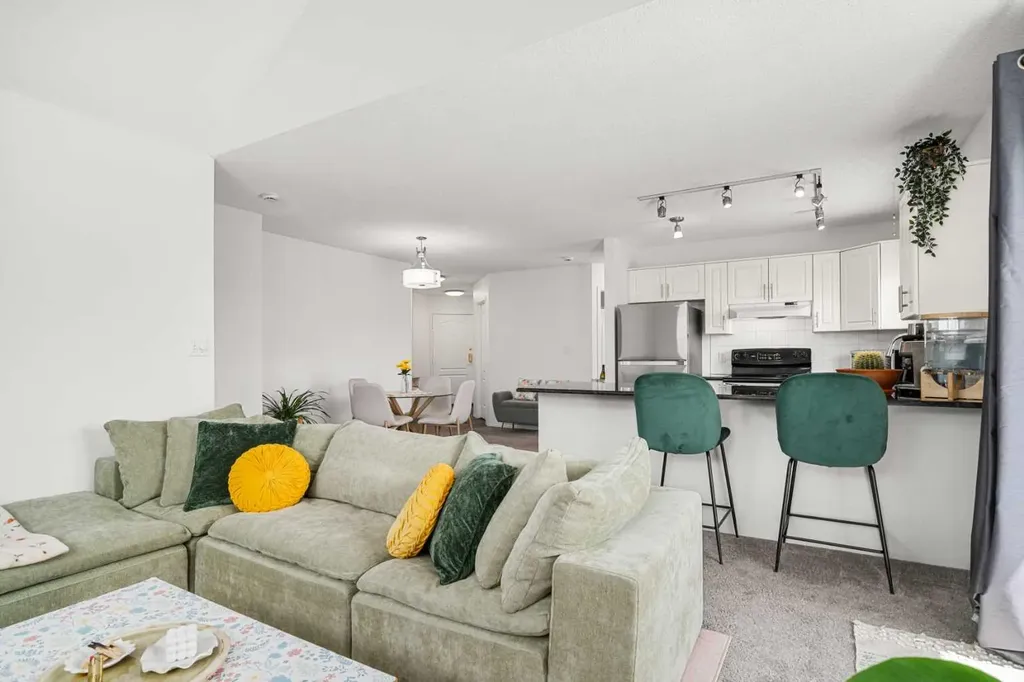 20 Sierra Morena Mews SW Calgary AB T3H 3K6