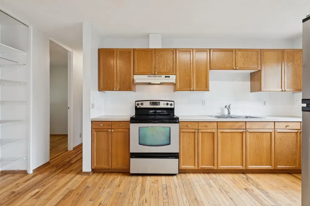 1288 Lake Sylvan Drive SE Calgary AB T2J 3C8