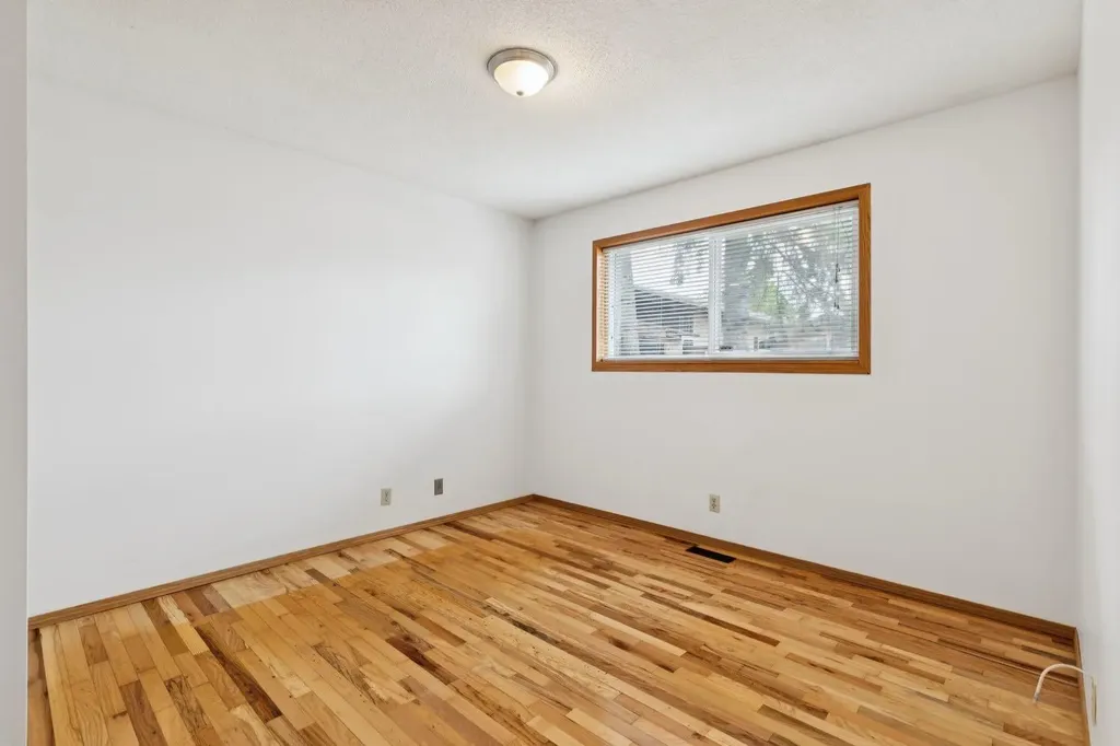 1288 Lake Sylvan Drive SE Calgary AB T2J 3C8