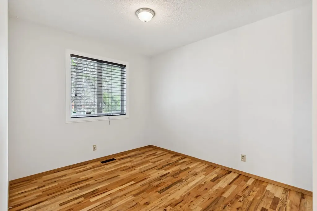 1288 Lake Sylvan Drive SE Calgary AB T2J 3C8