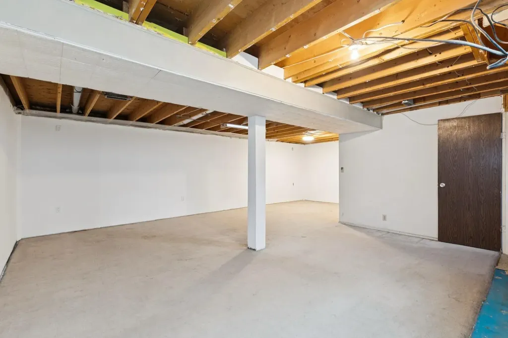 1288 Lake Sylvan Drive SE Calgary AB T2J 3C8