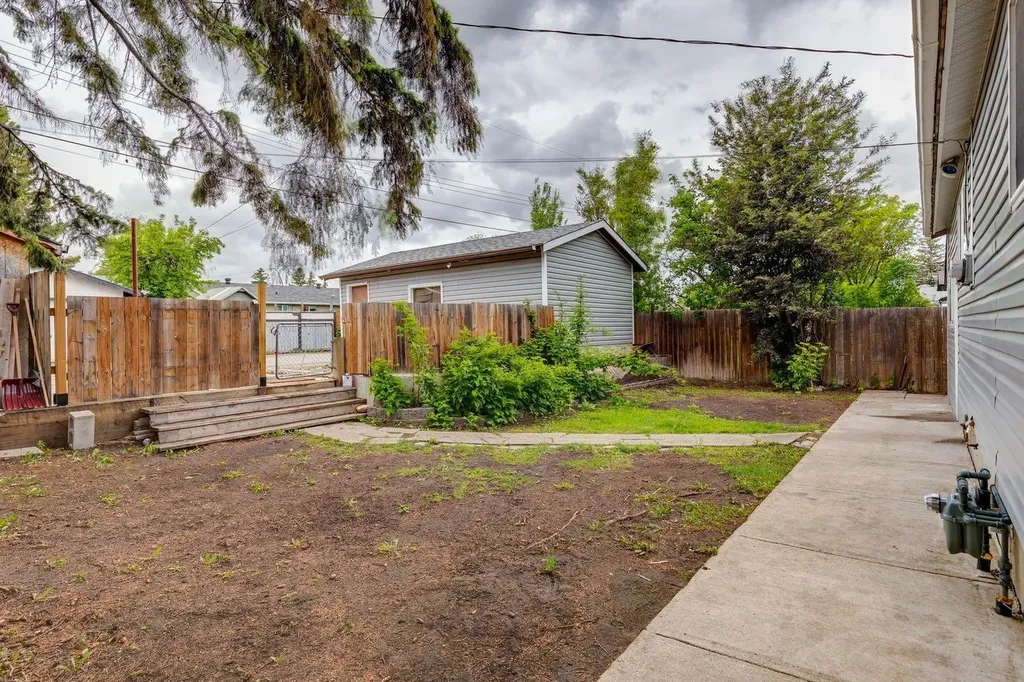 1288 Lake Sylvan Drive SE Calgary AB T2J 3C8