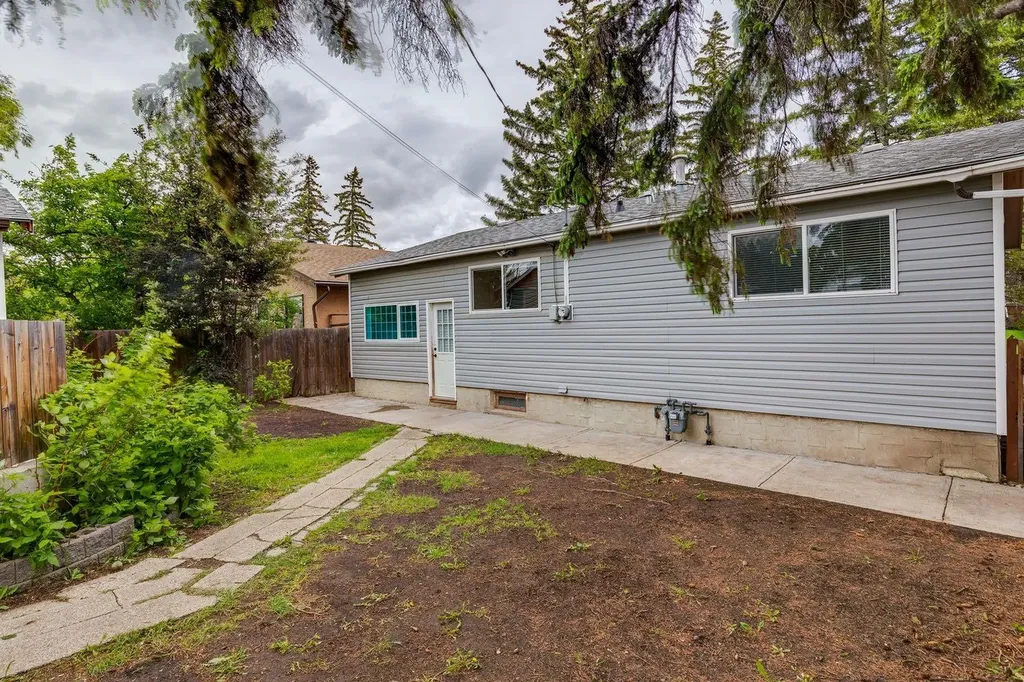 1288 Lake Sylvan Drive SE Calgary AB T2J 3C8