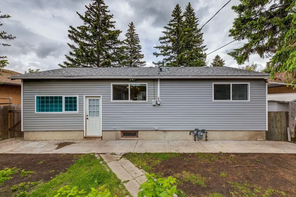 1288 Lake Sylvan Drive SE Calgary AB T2J 3C8