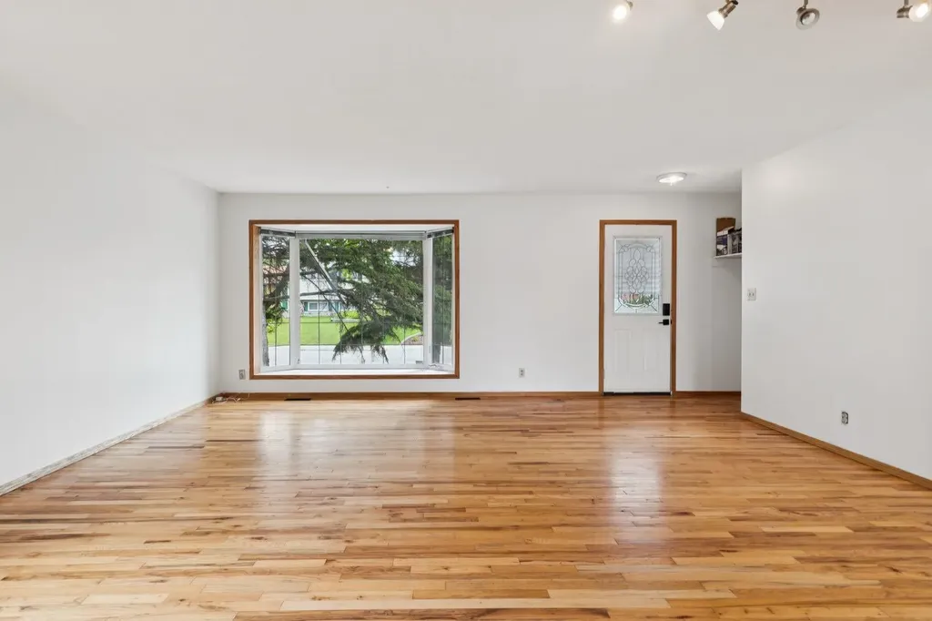 1288 Lake Sylvan Drive SE Calgary AB T2J 3C8