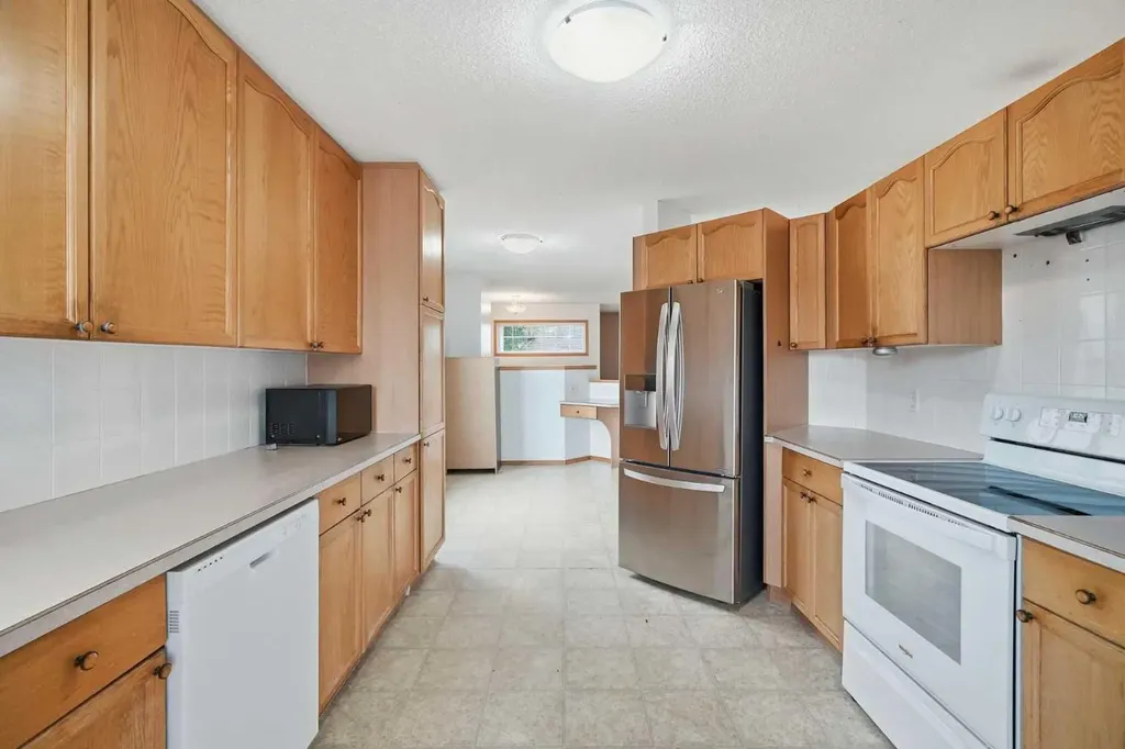 324 Mt Aberdeen Close SE Calgary AB T2Z 3N4