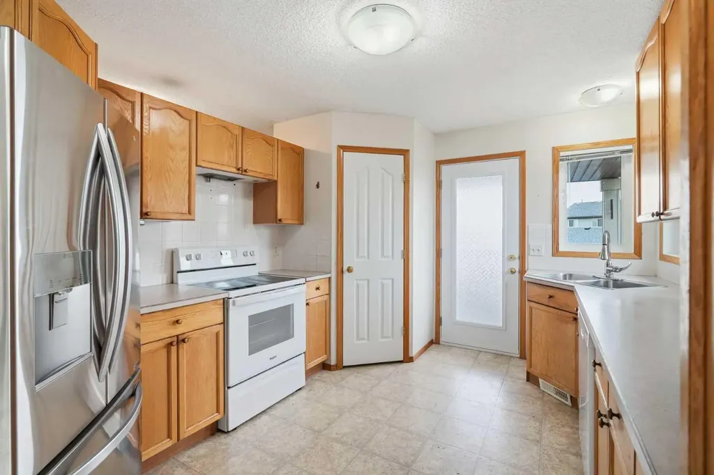 324 Mt Aberdeen Close SE Calgary AB T2Z 3N4