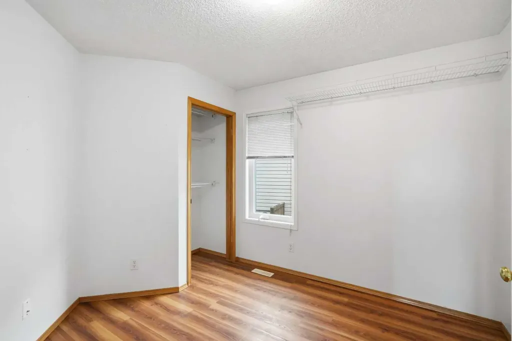 324 Mt Aberdeen Close SE Calgary AB T2Z 3N4