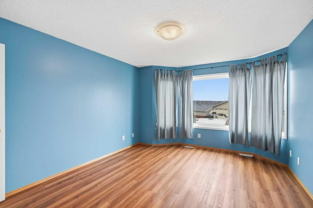 324 Mt Aberdeen Close SE Calgary AB T2Z 3N4