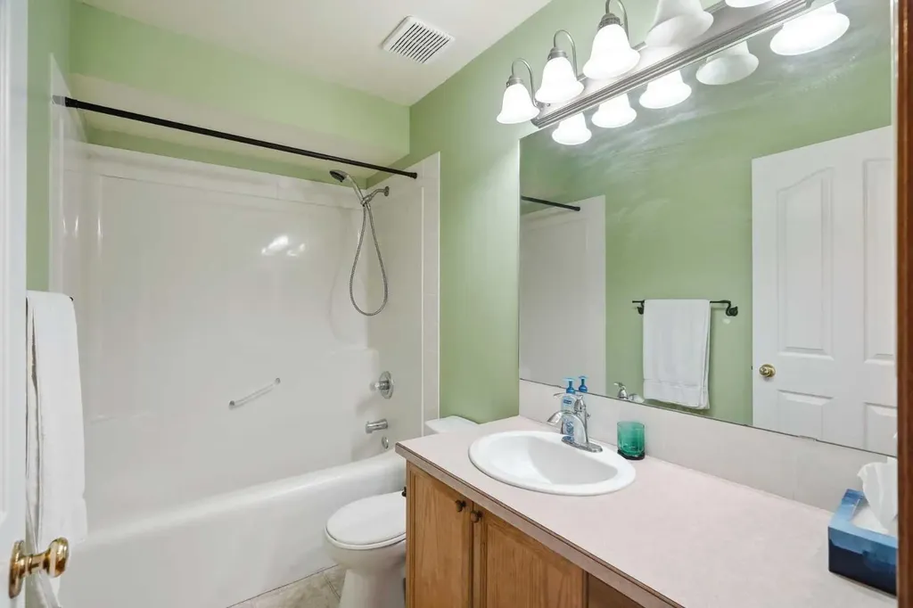 324 Mt Aberdeen Close SE Calgary AB T2Z 3N4