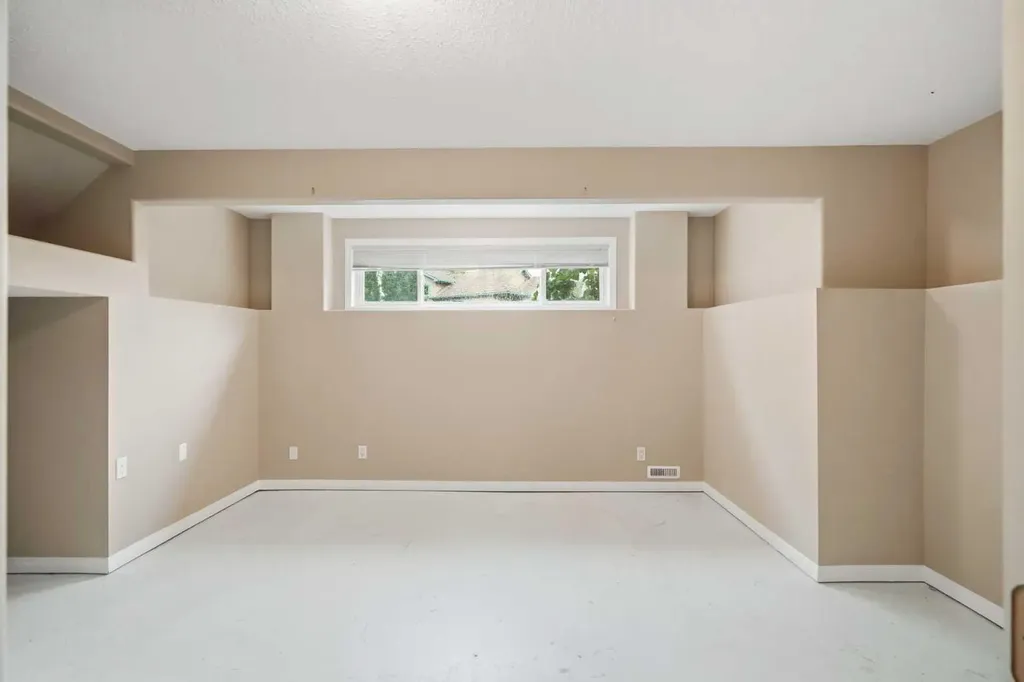 324 Mt Aberdeen Close SE Calgary AB T2Z 3N4