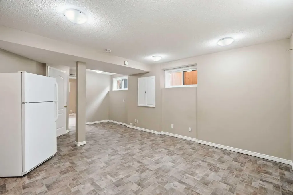 324 Mt Aberdeen Close SE Calgary AB T2Z 3N4