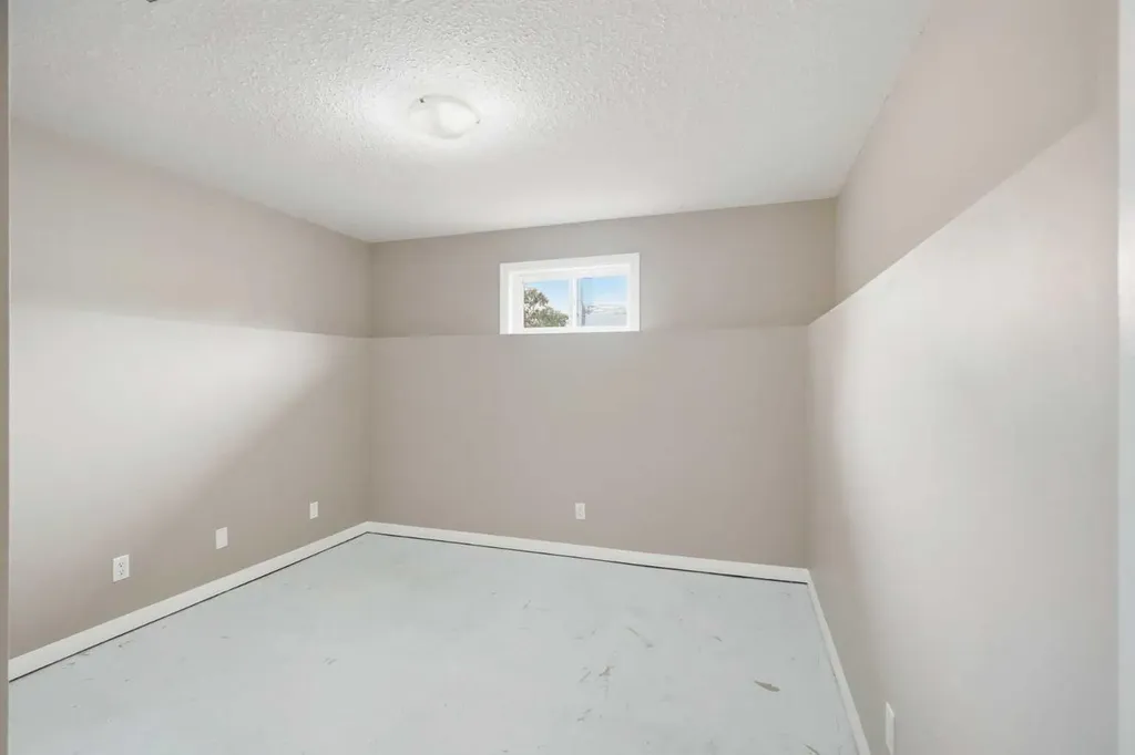 324 Mt Aberdeen Close SE Calgary AB T2Z 3N4