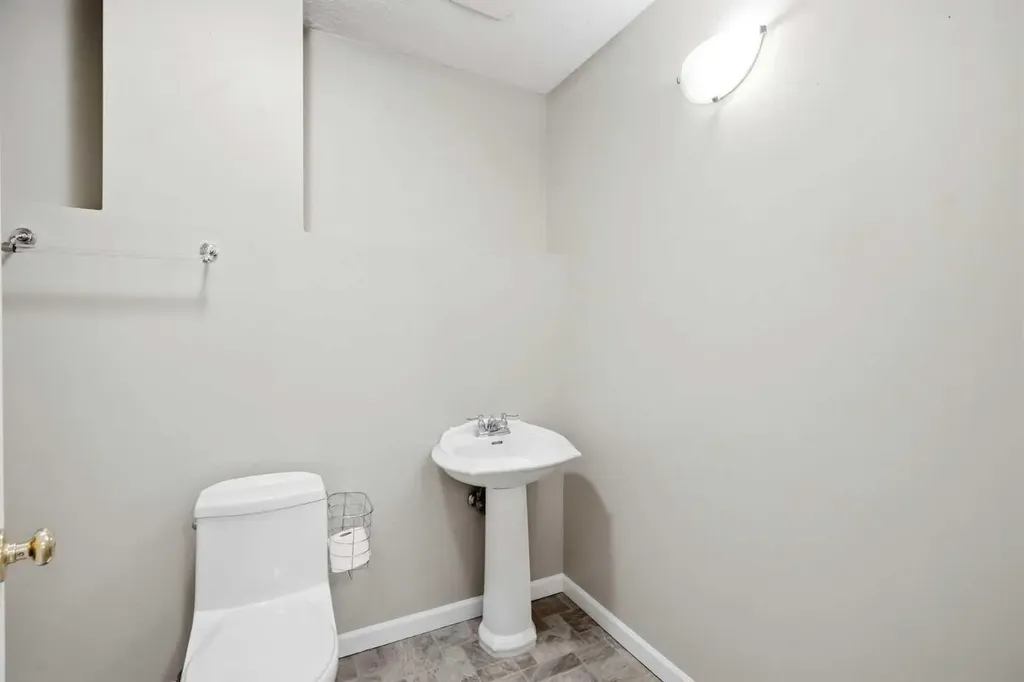 324 Mt Aberdeen Close SE Calgary AB T2Z 3N4