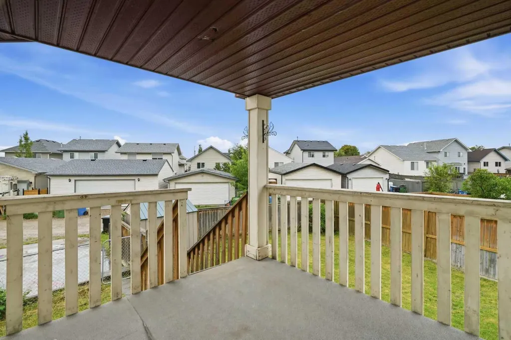 324 Mt Aberdeen Close SE Calgary AB T2Z 3N4