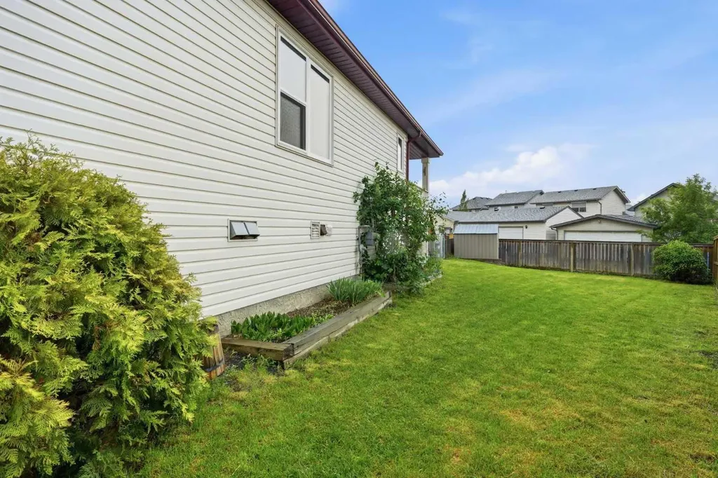 324 Mt Aberdeen Close SE Calgary AB T2Z 3N4