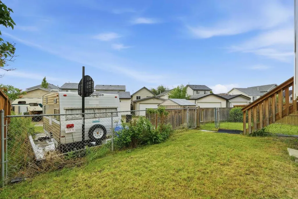 324 Mt Aberdeen Close SE Calgary AB T2Z 3N4