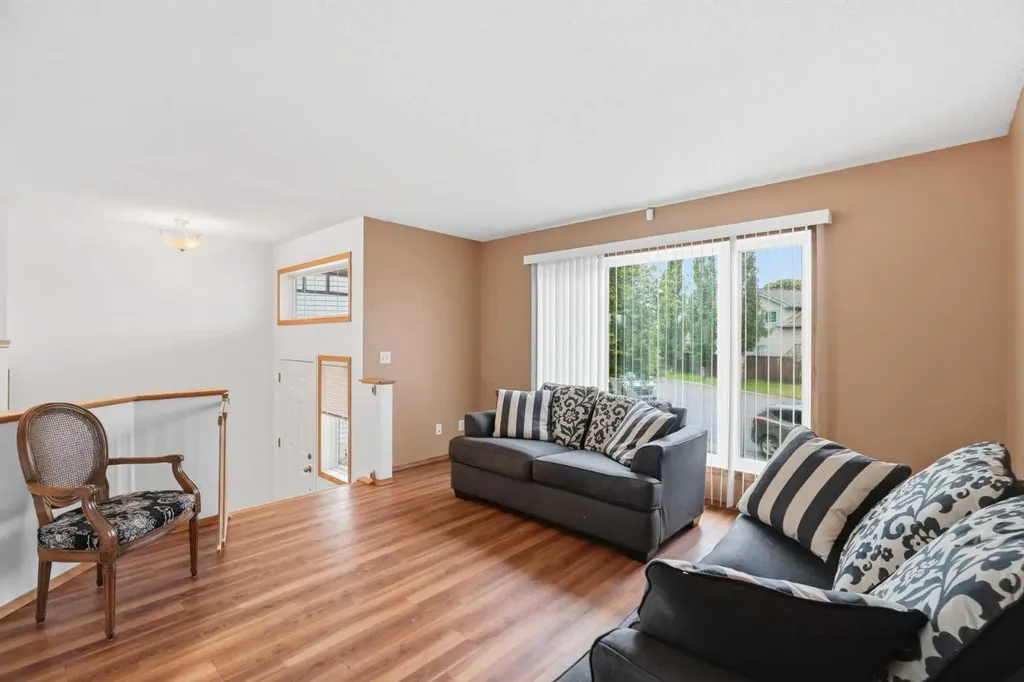 324 Mt Aberdeen Close SE Calgary AB T2Z 3N4