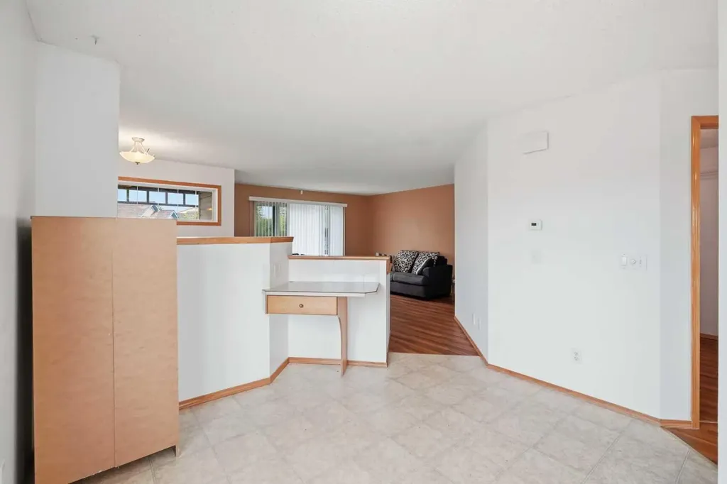324 Mt Aberdeen Close SE Calgary AB T2Z 3N4