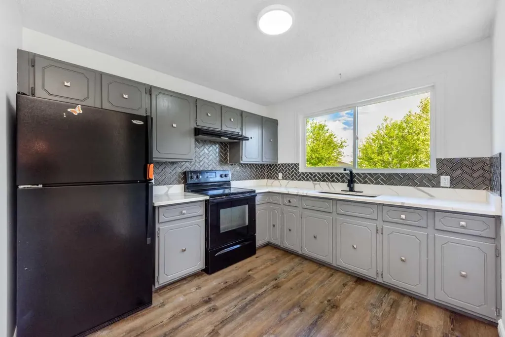 120 Whitefield Drive NE Calgary AB T1Y5X2