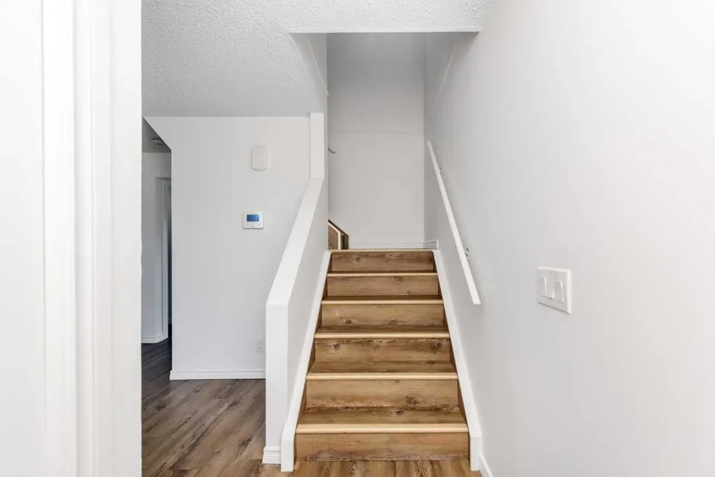 120 Whitefield Drive NE Calgary AB T1Y5X2