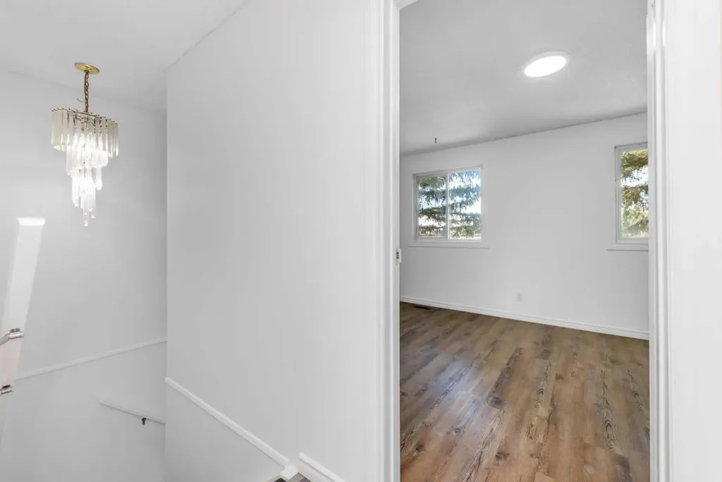 120 Whitefield Drive NE Calgary AB T1Y5X2