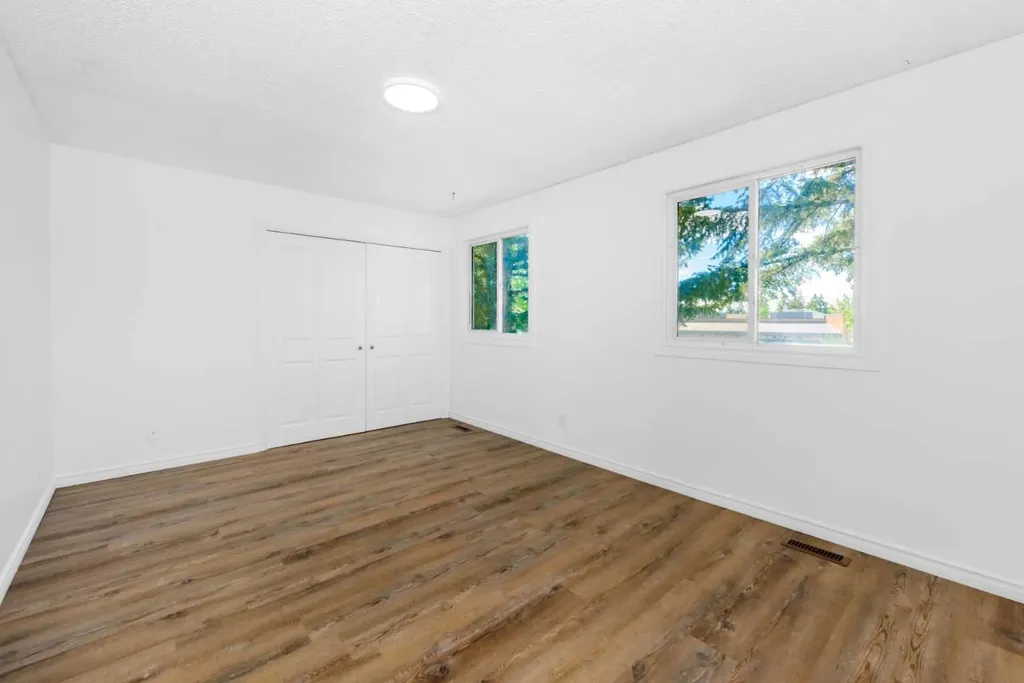 120 Whitefield Drive NE Calgary AB T1Y5X2