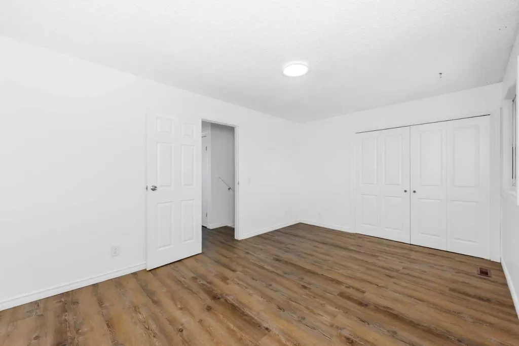 120 Whitefield Drive NE Calgary AB T1Y5X2