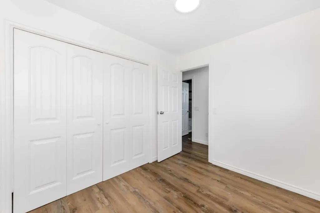 120 Whitefield Drive NE Calgary AB T1Y5X2