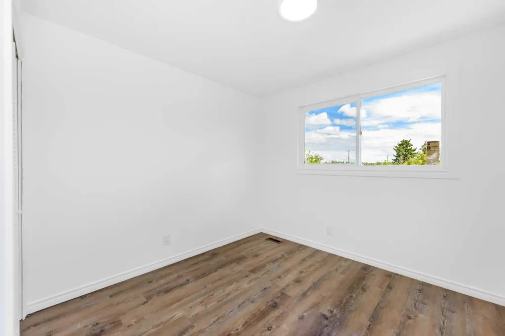 120 Whitefield Drive NE Calgary AB T1Y5X2