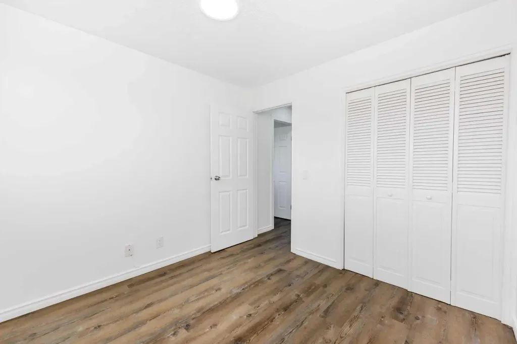 120 Whitefield Drive NE Calgary AB T1Y5X2