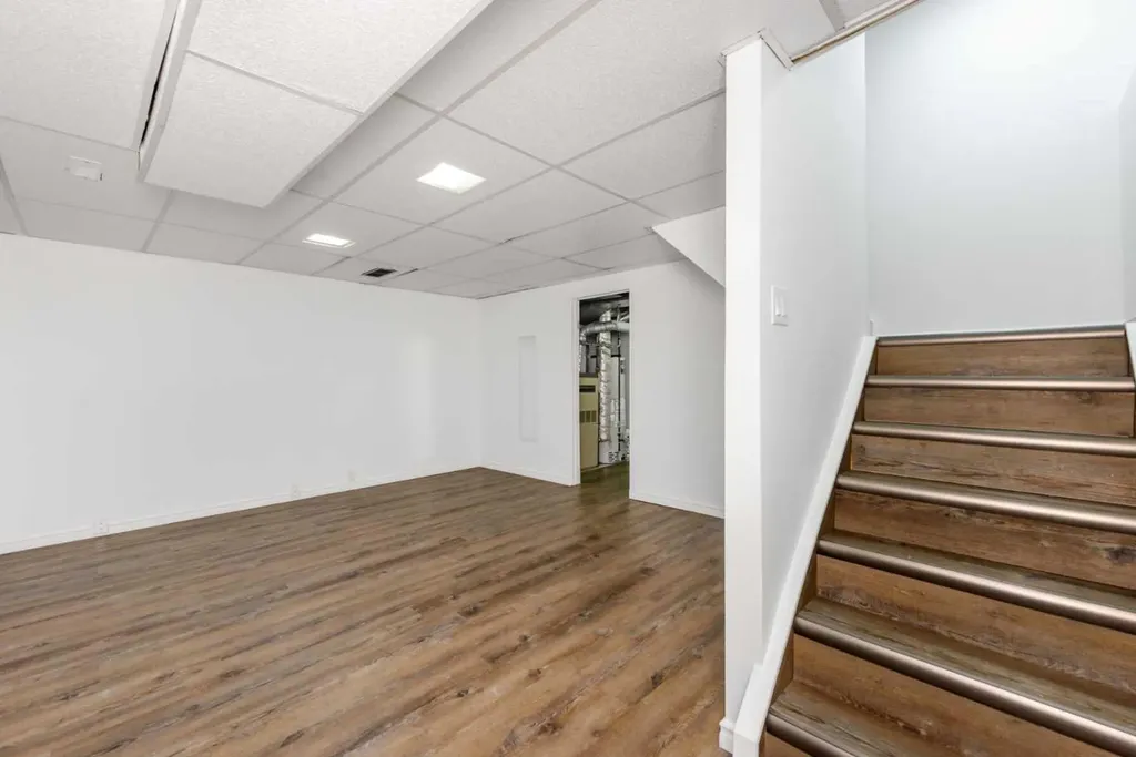 120 Whitefield Drive NE Calgary AB T1Y5X2