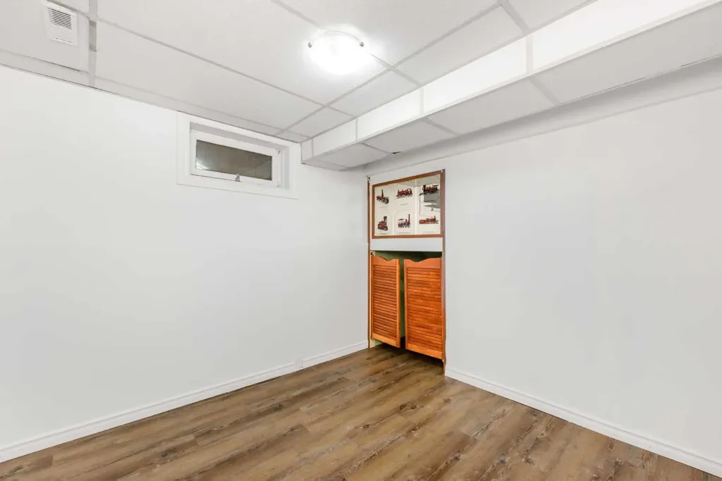 120 Whitefield Drive NE Calgary AB T1Y5X2
