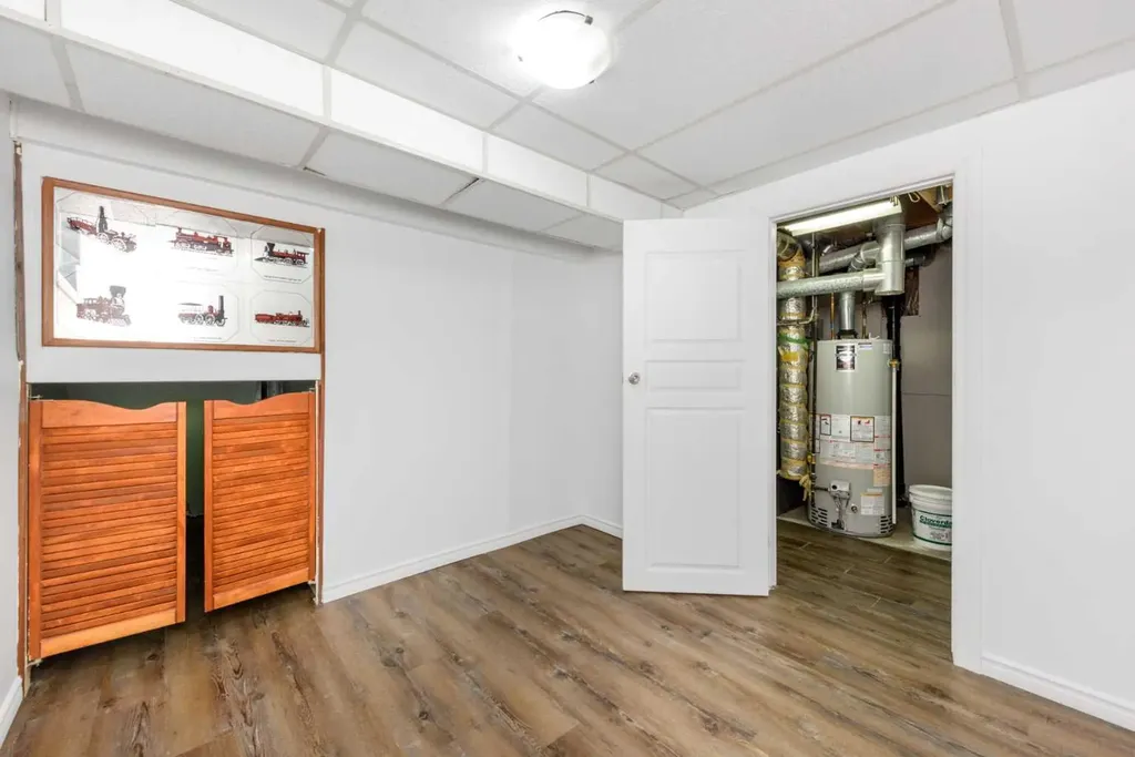 120 Whitefield Drive NE Calgary AB T1Y5X2