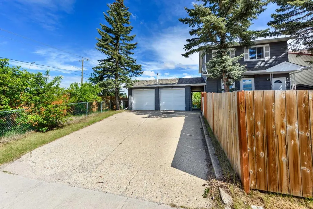 120 Whitefield Drive NE Calgary AB T1Y5X2