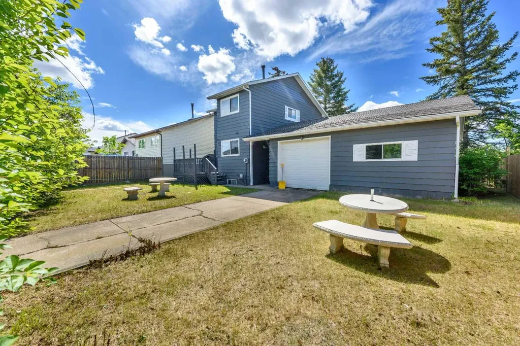 120 Whitefield Drive NE Calgary AB T1Y5X2