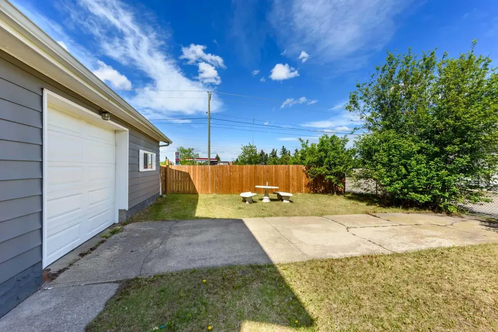 120 Whitefield Drive NE Calgary AB T1Y5X2
