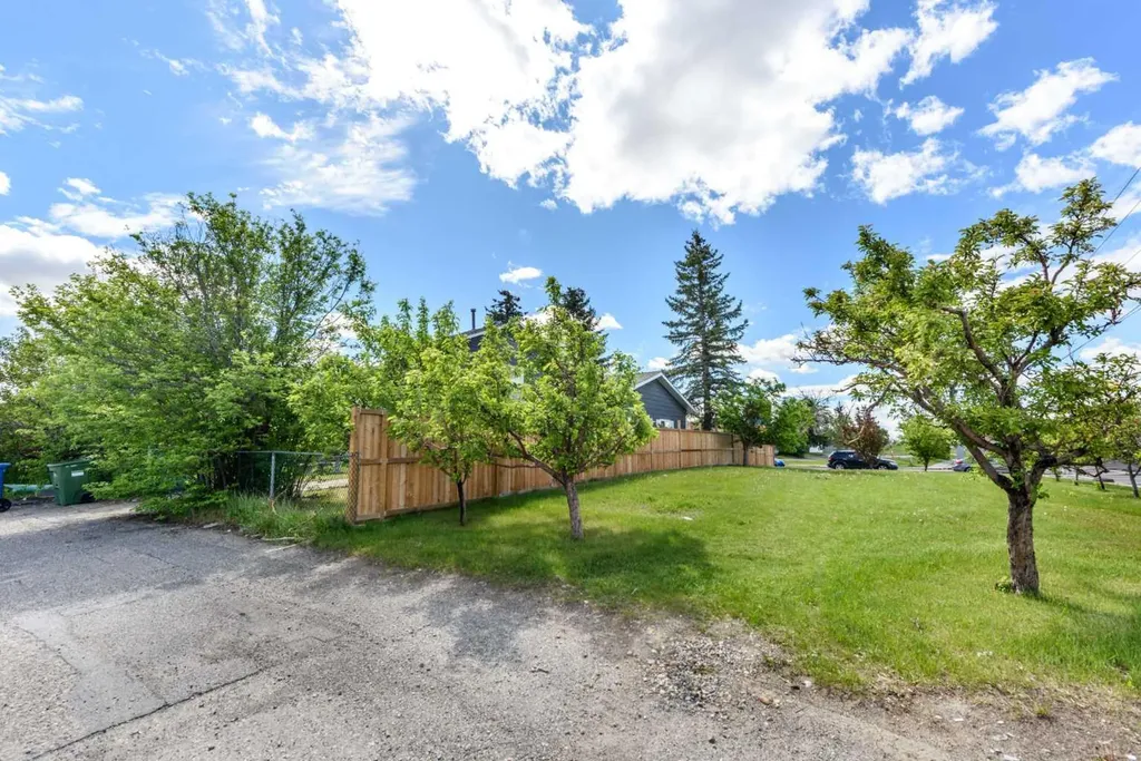 120 Whitefield Drive NE Calgary AB T1Y5X2