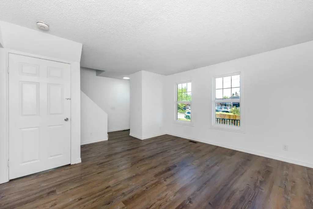 120 Whitefield Drive NE Calgary AB T1Y5X2