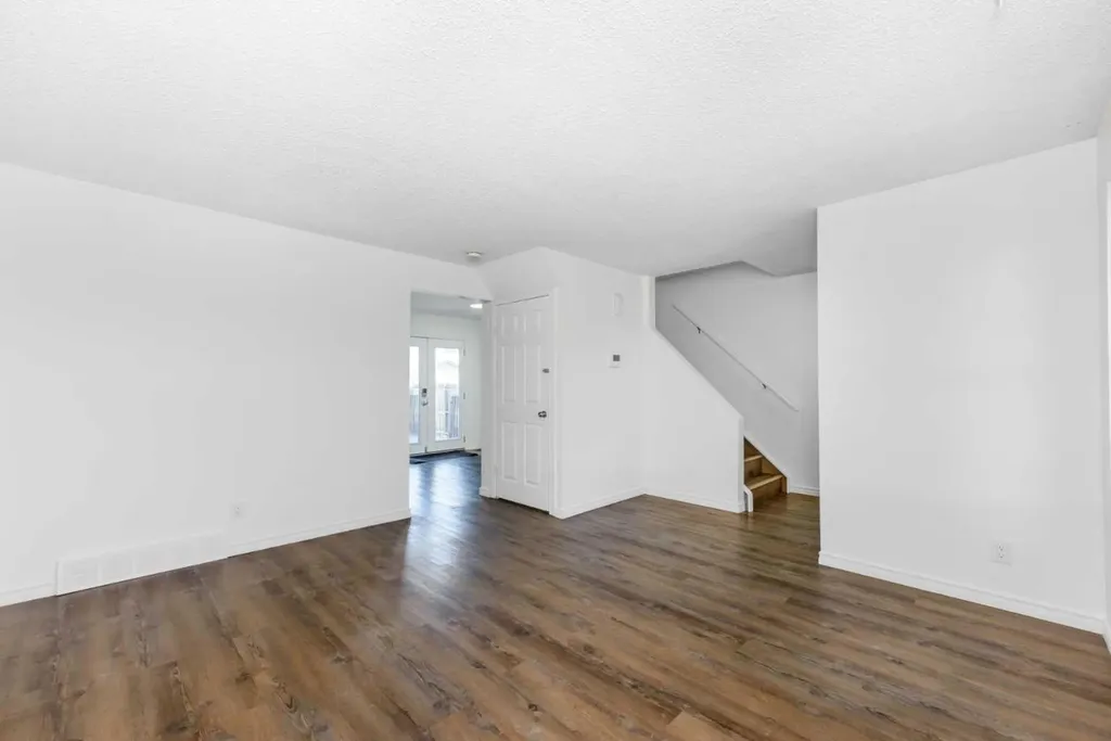 120 Whitefield Drive NE Calgary AB T1Y5X2