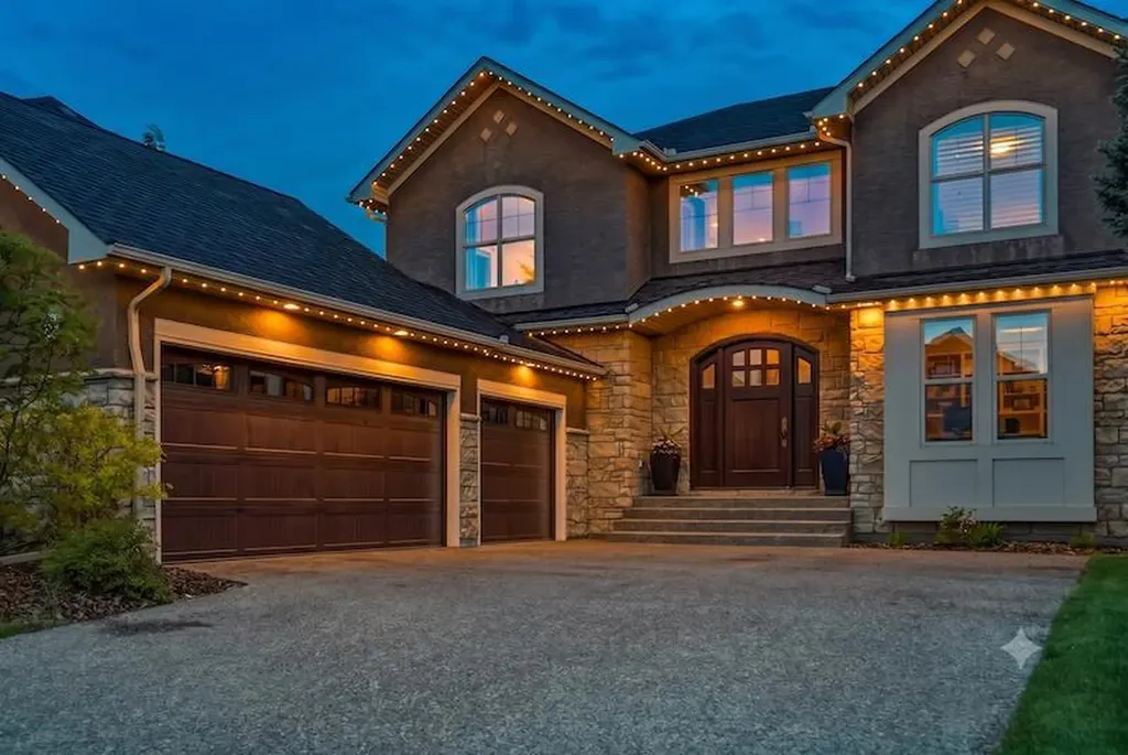 74 Discovery Ridge Heights SW Calgary AB T3H 5S9