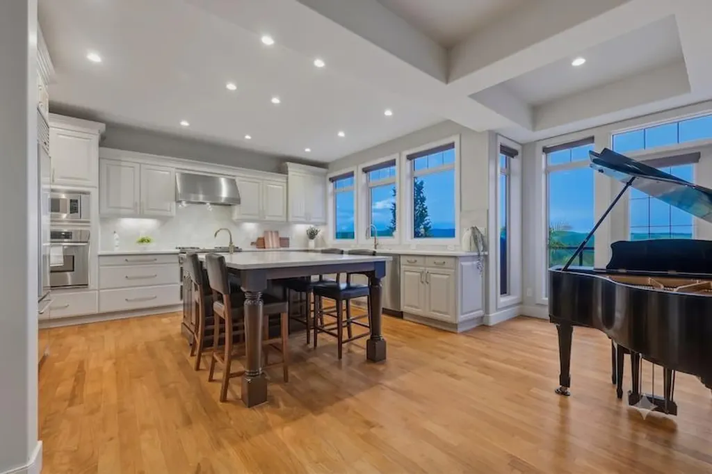 74 Discovery Ridge Heights SW Calgary AB T3H 5S9