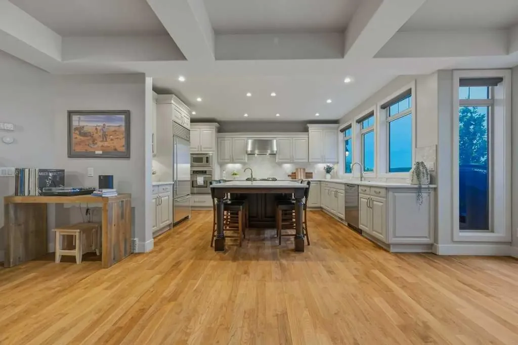 74 Discovery Ridge Heights SW Calgary AB T3H 5S9