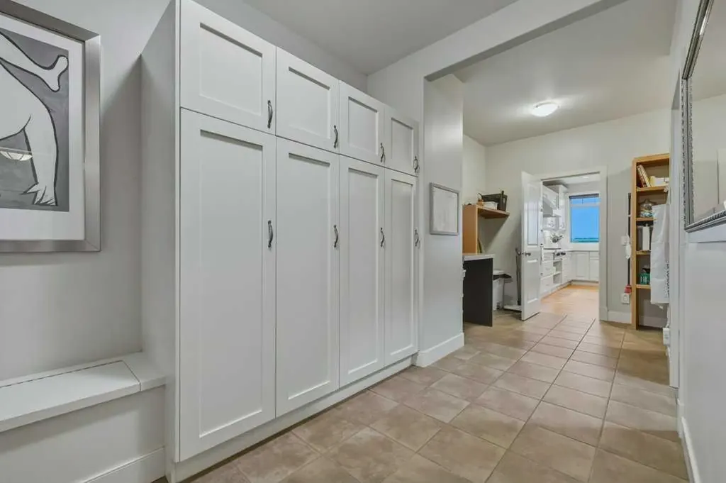 74 Discovery Ridge Heights SW Calgary AB T3H 5S9