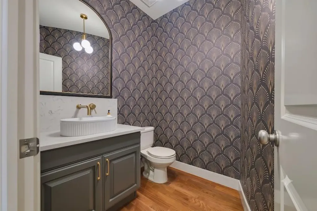 74 Discovery Ridge Heights SW Calgary AB T3H 5S9