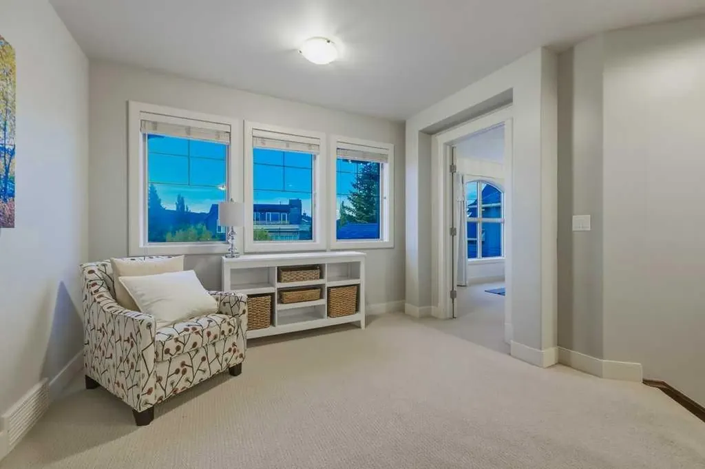 74 Discovery Ridge Heights SW Calgary AB T3H 5S9